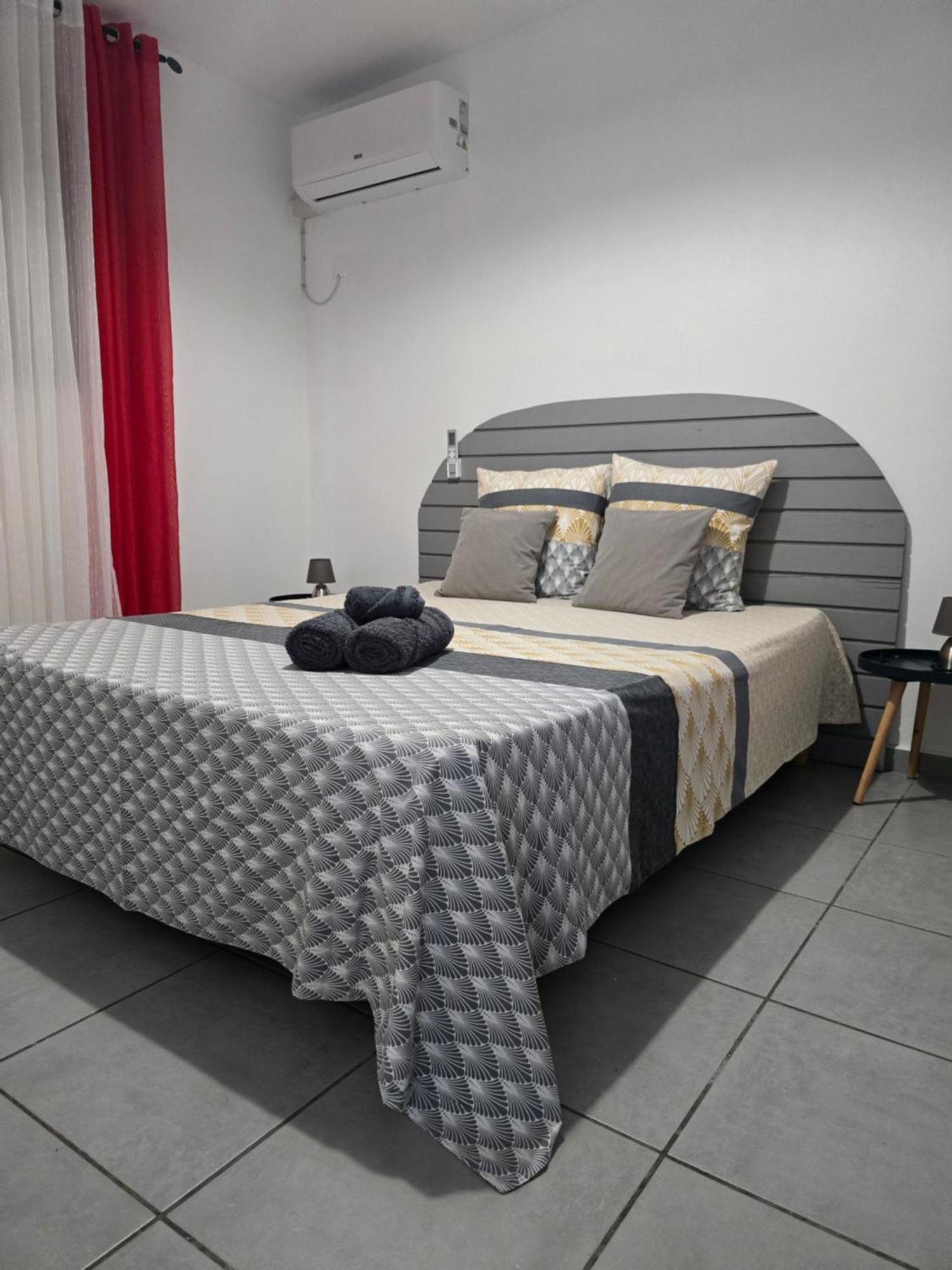 Maison Laurencia - Appartement De L'Etage Sainte-Anne  Exteriér fotografie